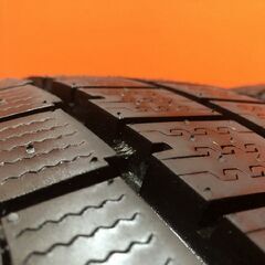 【未走行に近い】DUNLOP WINTER MAXX LV01 for VAN 235/60R17 109/107N LT 17インチ スタッドレス 4本 24年製 グランエース等　(VTN239)の画像