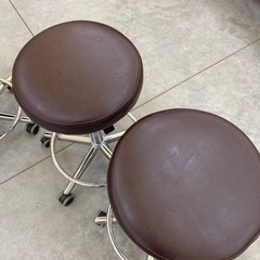 【kj163】美品 マルチスツール キャスター付き 丸椅子 施術スツール 回転椅子 昇降式40〜56㎝ エステ 美容室　検)一人暮らし　ファミリー　冷蔵庫　洗濯機　オフィス　事務　テーブル　ラック　収納　家具　ソファ ダイニング 食器棚 キッチンの画像