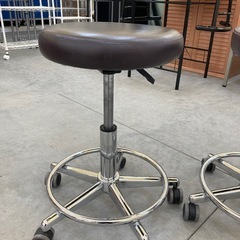 【kj163】美品 マルチスツール キャスター付き 丸椅子 施術スツール 回転椅子 昇降式40〜56㎝ エステ 美容室　検)一人暮らし　ファミリー　冷蔵庫　洗濯機　オフィス　事務　テーブル　ラック　収納　家具　ソファ ダイニング 食器棚 キッチンの画像