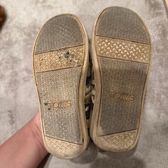 TOMS 16センチ靴の画像
