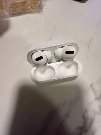 AirPods???