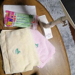 地震突っ張り棒　タオル　他