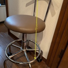 高さ可変式のバーチェア
