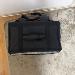 ubereatsの配達バッグの画像
