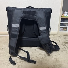 ubereatsの配達バッグの画像