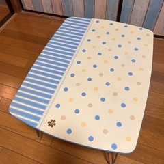 脚折りたたみテーブル