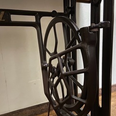 アンティーク 希少 ミシン台  レトロ 昭和 年代物  鉄脚 ヴィンテージ レア 足踏み テーブル 飾り 机 インテリア 家具 の画像