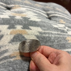 つけまつげを付ける器具？と、マニキュアと、除光液と、髪留めの画像
