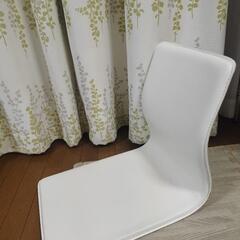 白のコンパクト座椅子／シンプルデザイン・軽量タイプ