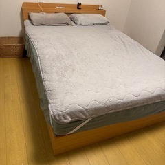 ベッドフレームマットレス付き 