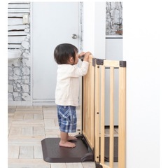 日本育児　おくだけドアーズ　木製ベビーゲートの画像
