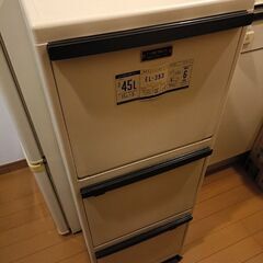【無料】キャスター付　ゴミ箱