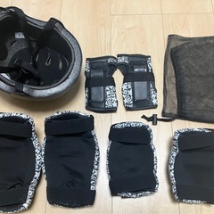 スケーボー 子供用 ヘルメット　プロテクター セットの画像