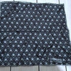 ピエールカルダン ハンカチーフ 幾何学模様 モノトーン系 29×29cm シルク風 おしゃれ ヴィンテージの画像