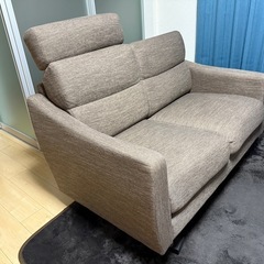 2人掛けソファ（ヘッドレスト付き）の画像
