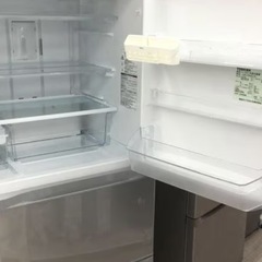 冷蔵庫【配達無料お届け設置出来ます💫都内近郊🚚】TOSHIBA製340ℓ✨自動製氷機能付き❄️除菌クリーニング済✨極美品✨他にも冷蔵庫.洗濯機.電子レンジ.オーブン電子レンジ.炊飯器.テーブル&椅子.机&チェアー.ベット&マットレス.ソファーなど多種多様な美品が有ります✨お気軽にお問い合わせ下さい💫 の画像