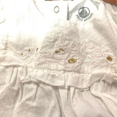 プチバトー　ベビーセットアップ　女の子フリルドレスの画像