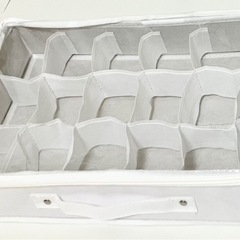 あげます！スリーコインズ　靴下など収納　仕切り、カバー付き収納　ぬいぐるみなどの小分け収納にもの画像