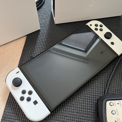 ニンテンドーSwitch 有機ELモデル　ドック２個、モニタースピーカー付き