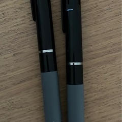 新品未使用三色ボールペン2本