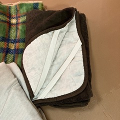 膝掛け麺毛布３枚　敷きカバー１枚　掛け布団３枚の画像