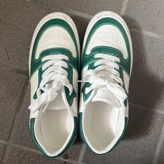 24.5 スニーカーの画像