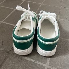 24.5 スニーカーの画像