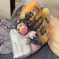 ぬいぐるみなどビニール袋いっぱい色々の画像
