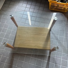 ガラステーブル