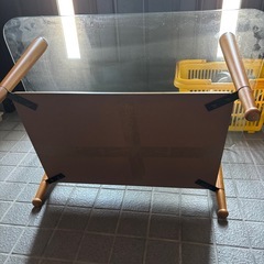 ガラステーブルの画像