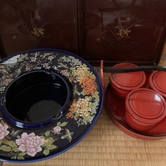 古い昭和の飾り棚　食器などの画像