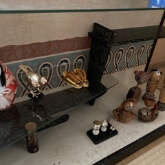 古い昭和の飾り棚　食器などの画像