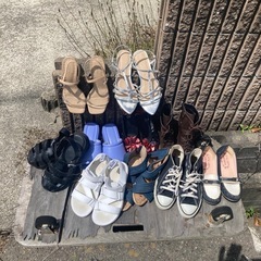 女性の靴　　