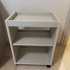 ニトリの学習机📚(専用キャスターと椅子付き)の画像