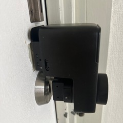 スマートロック本体の、ネジ固定作業 − 東京都
