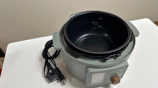 アイリスオーヤマ 電気圧力鍋 3.0L（KPC-MA3）付属品あり／2022年製