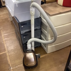 万代店　Panasonic 紙パック掃除機　2018年