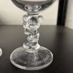 ミッキーマウスデザインのワイングラスの画像