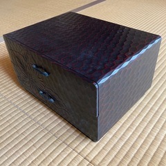 鎌倉彫の小物入れの画像