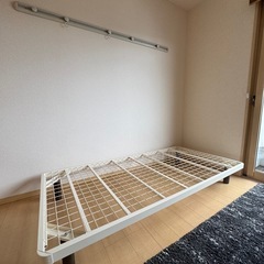 無印　シングルベッド　足付き