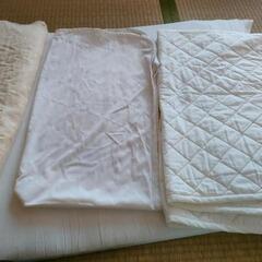 【お値下げしました】ベビー布団　ミニサイズ　敷布団、掛け布団、敷きパッド、おねしょシーツの画像
