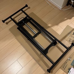 高さが調整できるテーブルの画像
