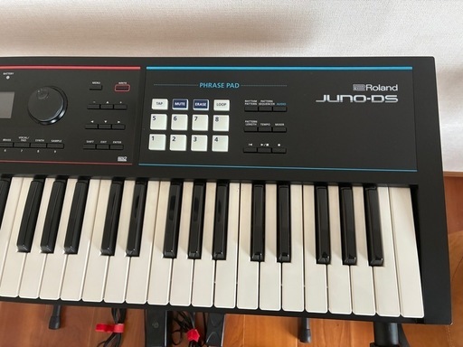 シンセサイザー　ローランドJUNO-DS 中古