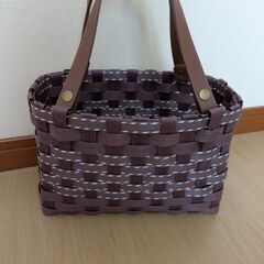 クラフトバンドで作成したかごバッグです。の画像