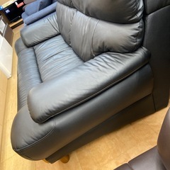 2人掛けソファー sheer レザー ブラック 税込22000円入荷致しました！