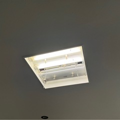 電気関係詳しい方蛍光灯からLEDを取付けて頂きたいです。
