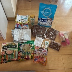 犬の餌やバリカン、おやつ、シャンプー、爪切りなど
