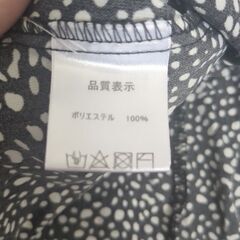 ノースリーブトップス 黒 白水玉の画像