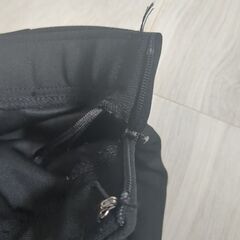 黒 タイトスカート スリット入りの画像