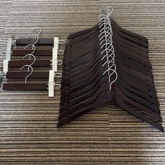 木製ハンガー　ダークブラウン